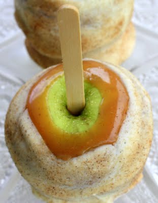 Apple Pie Caramel Apple | The Girl Who Ate Everything