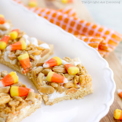 These Scarecrow Treats are a recipe you can make every Halloween. Packed with candy corn and nuts for a sweet and salty treat. the-girl-who-ate-everything.com