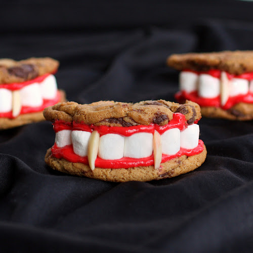 These Dracula Dentures are clever and tasty. This is a recipe that's not only fun to look at but good to eat. the-girl-who-ate-everything.com