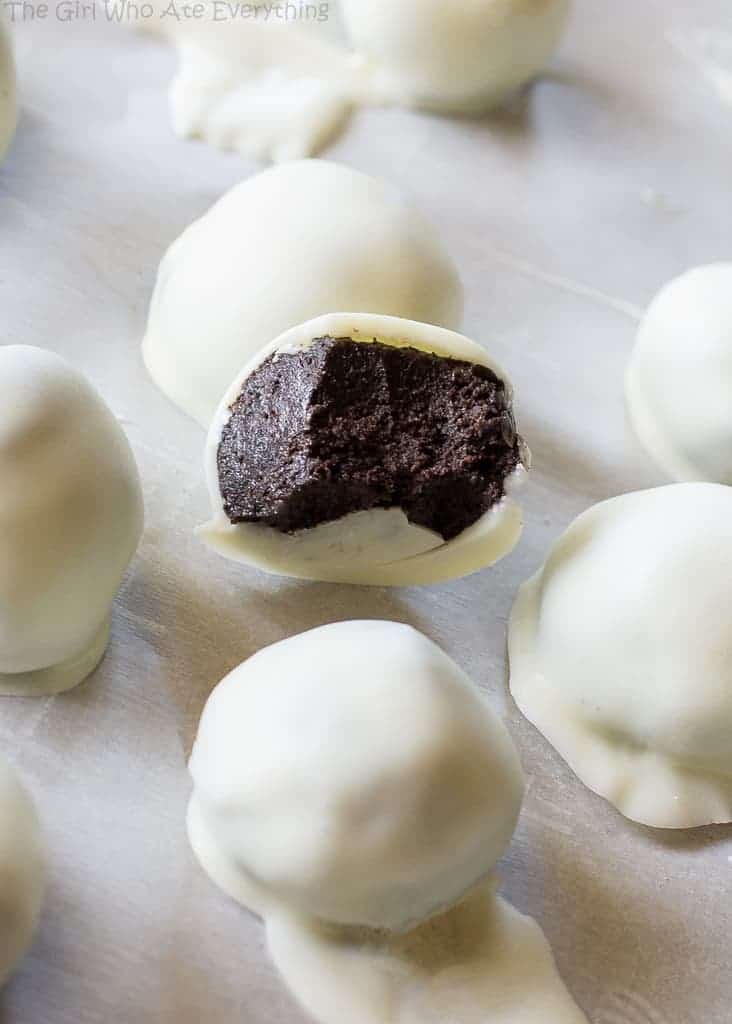 Oreo Truffles - These Oreo Truffles are one of my favorite recipes of all time! Cream cheese and crushed Oreos dipped in almond bark.