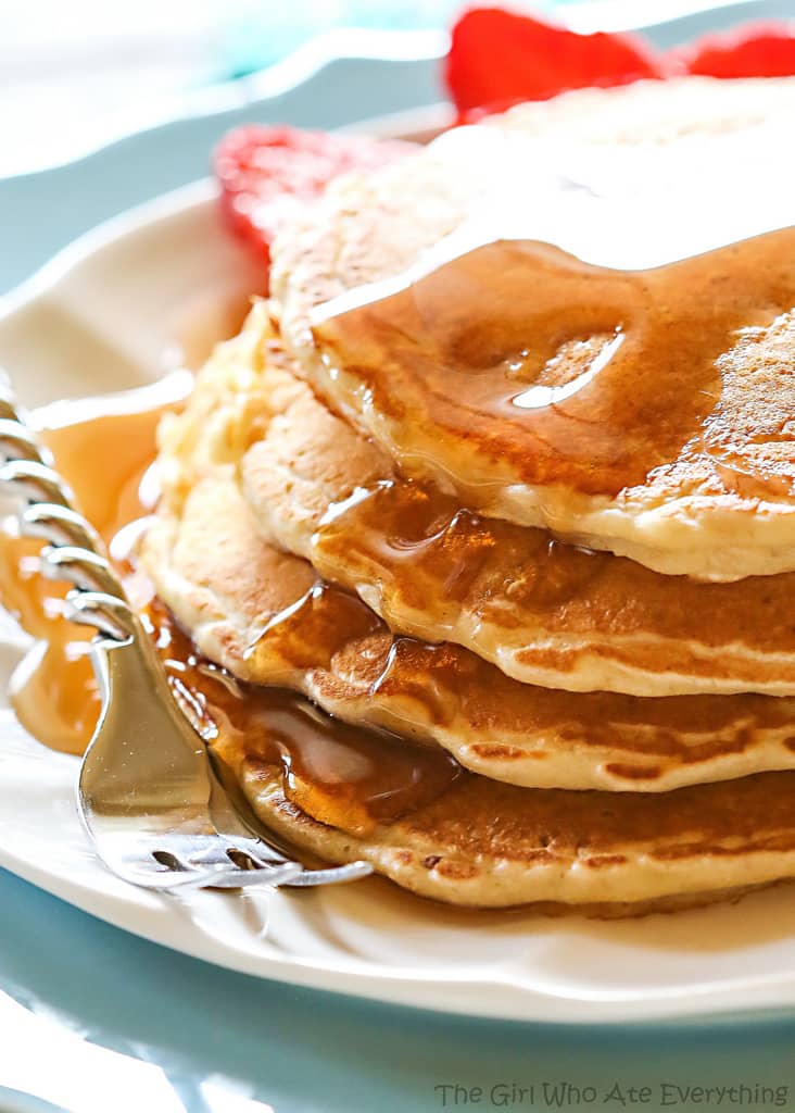 Healthy Oatmeal Pancakes - a hearty pancake recipe from the Duggar family. If all 19 of their kids approve, yours should too!