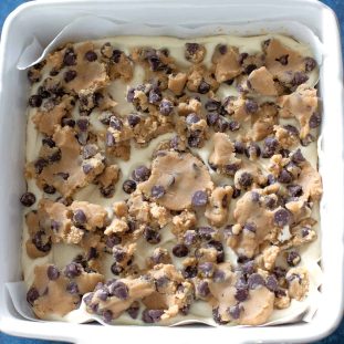 chocolate chip cbeesecake bars - Chocolate Chip Cookie Dough Cheesecake Bars