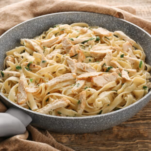 Frying pan with chicken Alfredo