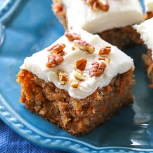 Moist Carrot Cake - super moist carrot cake that full of flavor. the-girl-who-ate-everything.com