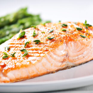 Fillet of salmon with asparagus