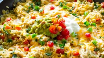 TheGirlWhoAteEverything_One PanChickenFajitaRice_Hero_Vertical - One-Pan Chicken Fajita Rice