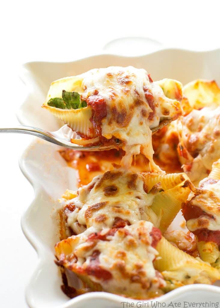 Chicken and Spinach Stuffed Shells - great flavor and makes a ton! I always make this for company. the-girl-who-ate-everything.com