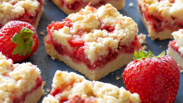 strawberry crumb bars - Strawberry Crumb Bars