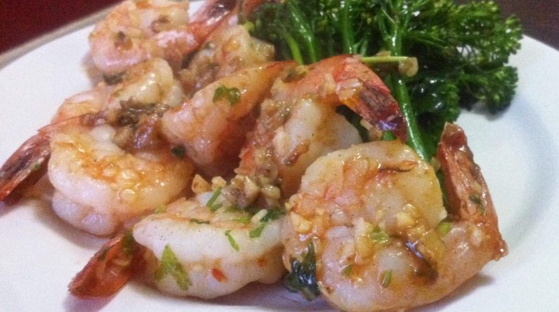 Easy Keto Dinner: Creamy Garlic Chicken Under 10g Net Carbs per Servign-Gluten-Free & Meal-Prep Friendly!