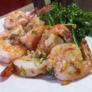 Keto Cheese & Spinach Stuffed Omelette: Easy, Low-Carb Breakfast Under 10g Net Carbs